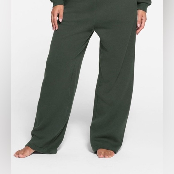 SKIMS 2pc SET Green Hoodie & Track Pants - Picture 12 of 12